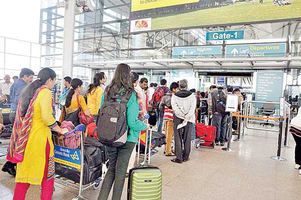 విమానాశ్రయాల్లో విలువైన కొలువులు