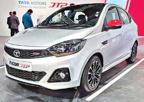 మధ్యతరగతి కారు.. మార్చింది గేరు!